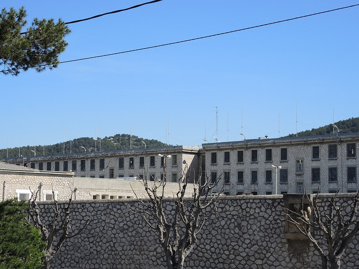 Marseille. Mort d'un homme égorgé par son codétenu à la prison des Baumettes : la famille attaque l’État