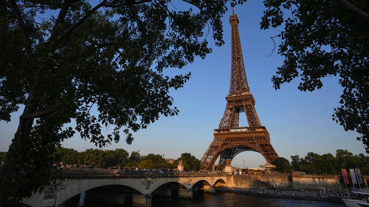 Toboggan géant, salle de concert : désinformation autour de la fermeture temporaire de la Tour Eiffel