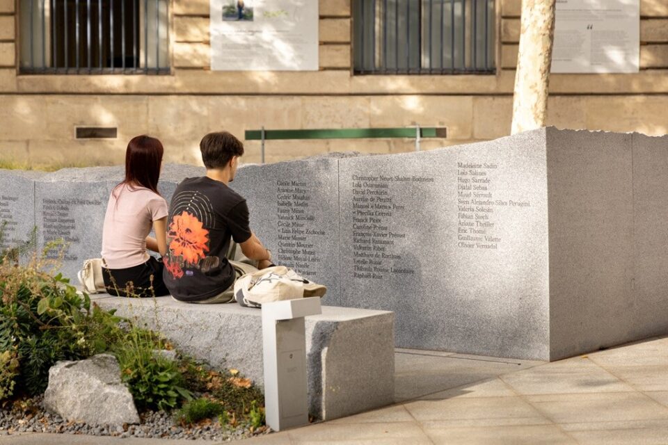 Chaque site du jardin aura une stèle avec le nom des victimes. 