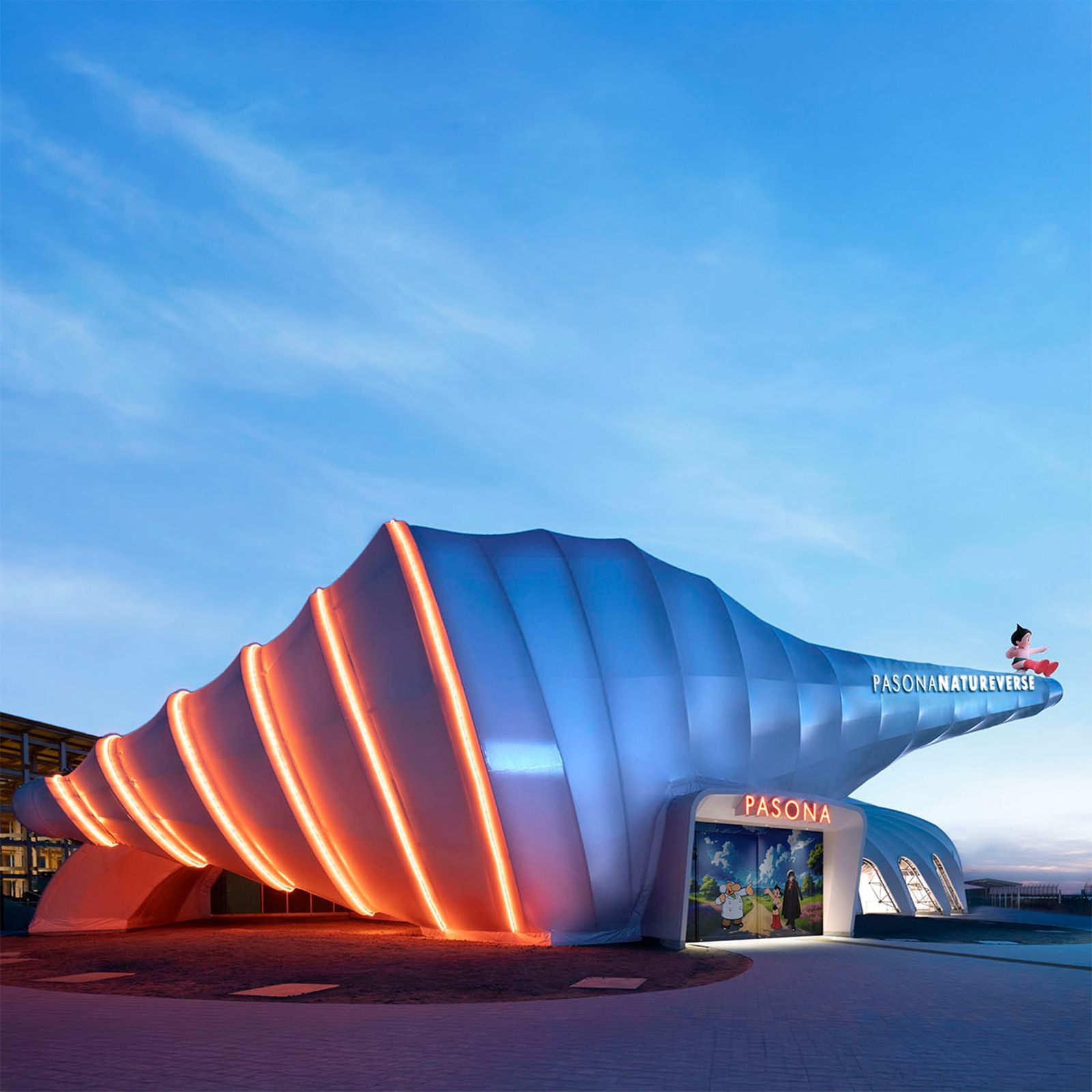 entre pavillon seconde structure forme coquillage murex illumine avec LEDs attirent directement regard visiteurs...