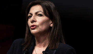pour son premier adjoint, Anne Hidalgo donne des garanties d’indépendance en achetant ses robes de luxe