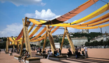 Les ombrières de la place Bellecour, qui alimentent les débats depuis quelques mois sur les choix en matière d’aménagement urbain des écologistes © LC
