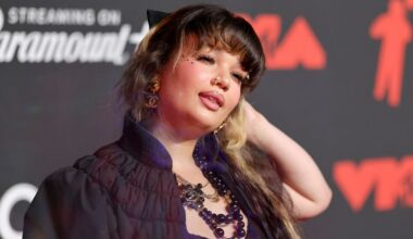 La chanteuse Lola Young annule ses évènements à venir après s'être effondrée sur scène