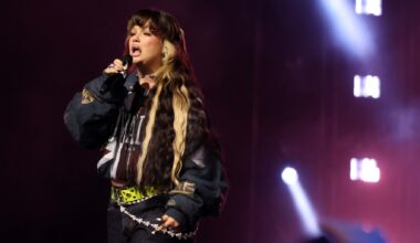 Lola Young s’absente « quelque temps » et va annuler des concerts après son malaise sur scène à New York