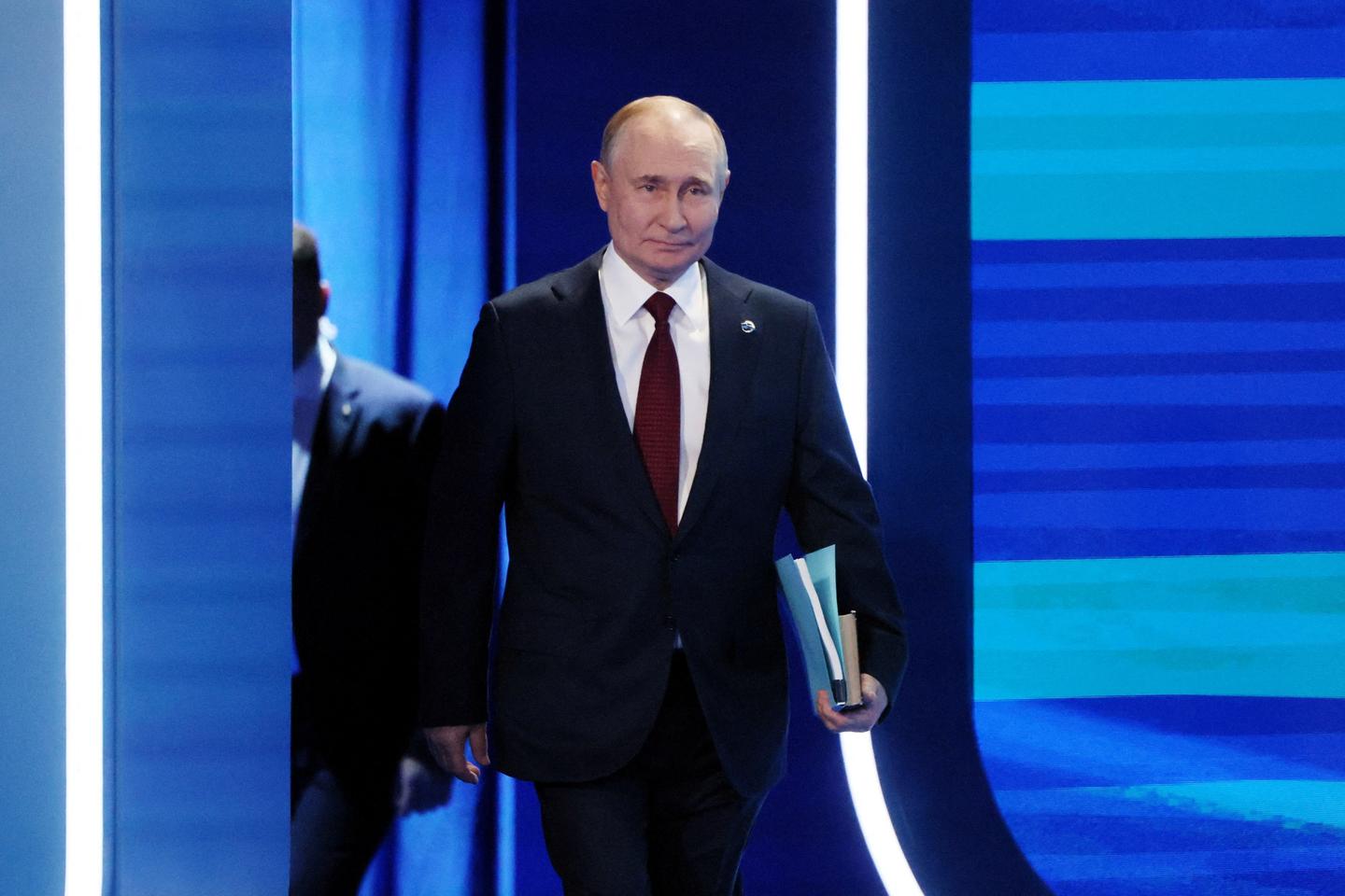 Vladimir Poutine menace l’Europe d’une « réponse très convaincante » si elle persiste à s’armer et à aider Kiev