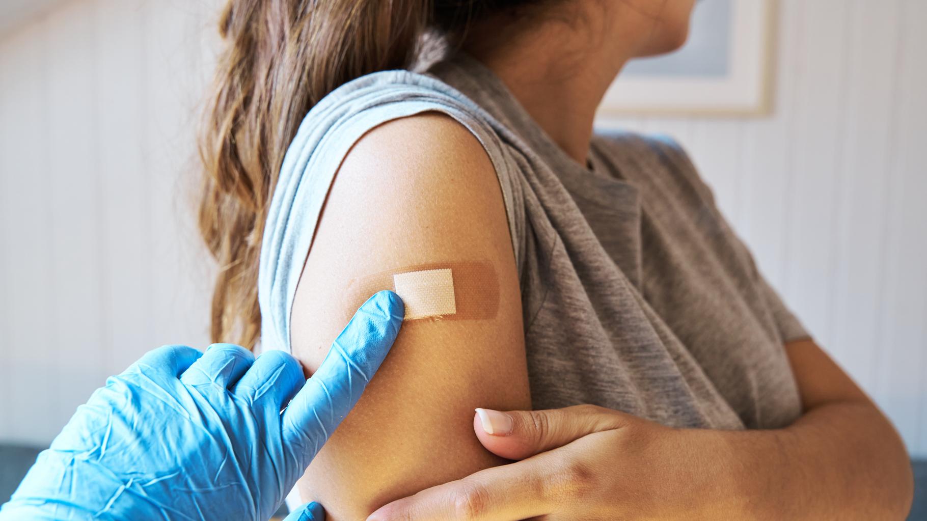 La vaccination contre le Covid-19 ouvre le 14 octobre mais des pharmacies sont déjà approvisionnées