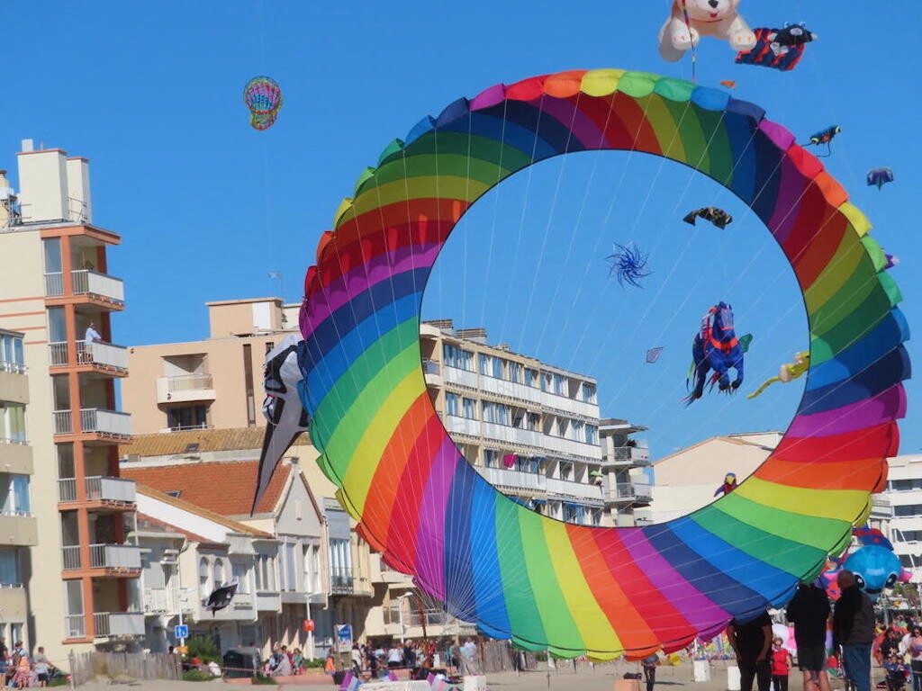 quel est le superbe programme du festival de cerfs-volants à Palavas-les-Flots ?