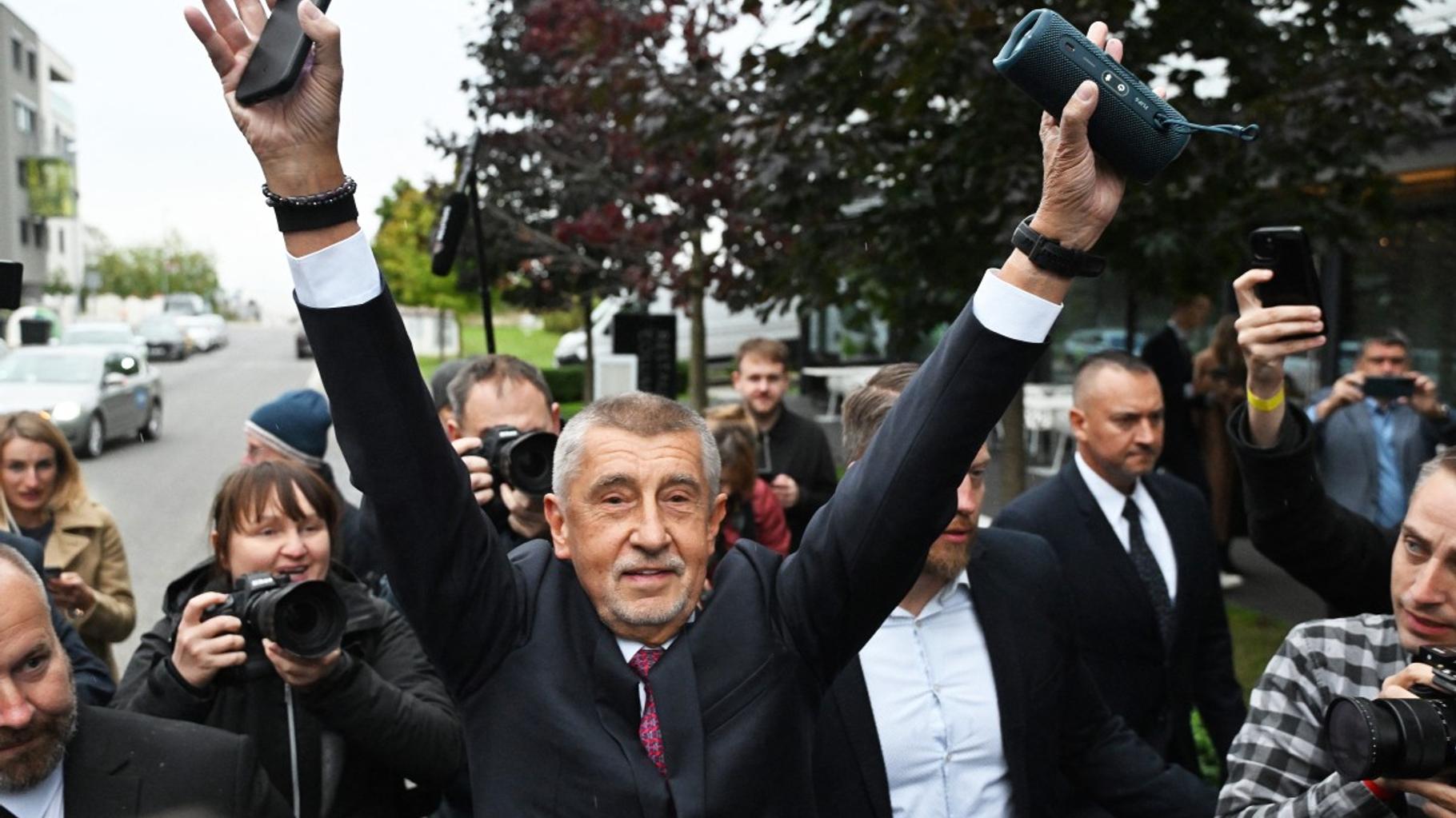 Andrej Babis, « trumpiste » poursuivi pour fraude, largement en tête des législatives