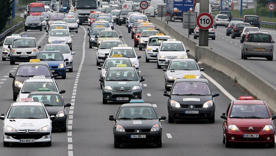Opération escargot des auto-écoles, lundi 6 octobre, sur la rocade toulousaine