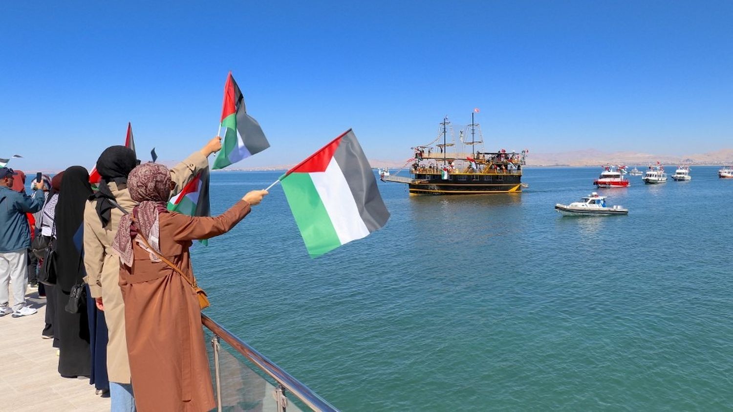 Israël va expulser 28 Français vers la Grèce lundi, annonce Paris