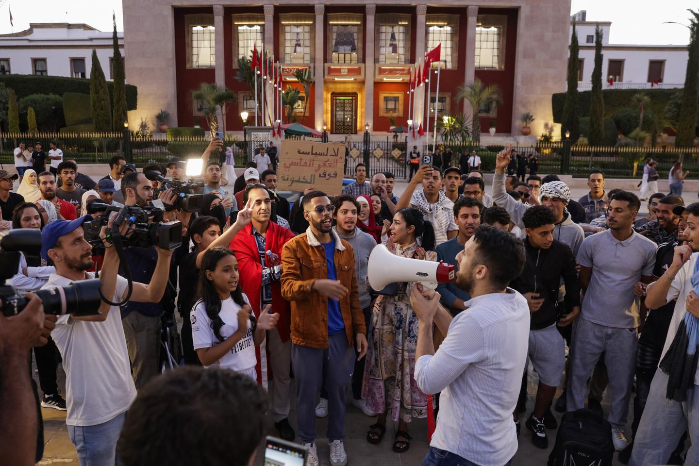 Au Maroc, des centaines de jeunes ont battu le pavé pour le neuvième jour consécutif