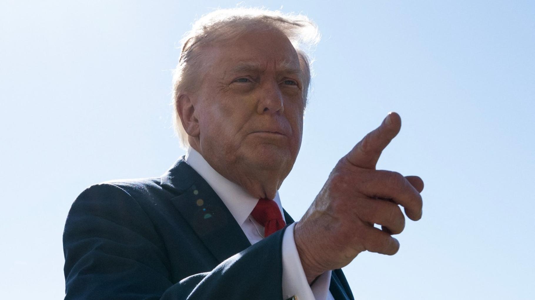 Trump annonce la première vague de licenciements après cinq jours de « shutdown »