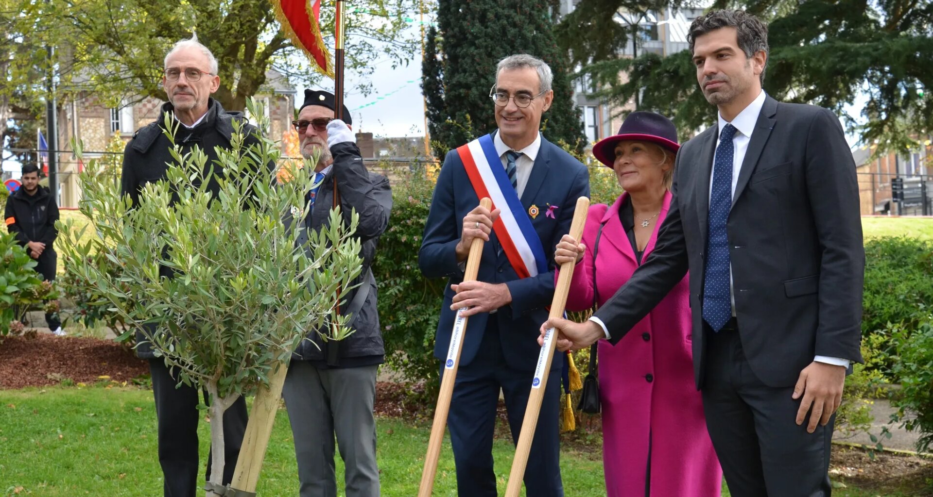 un olivier planté en hommage à Ilan Halimi