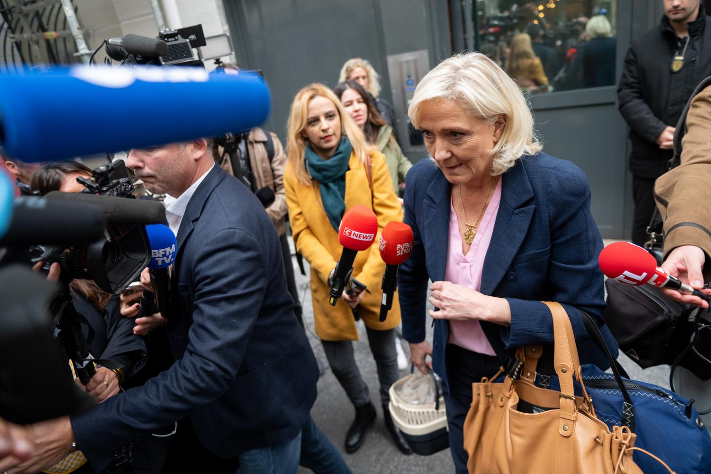 le RN, renforcé par la crise, mise sur la perspective d’une dissolution