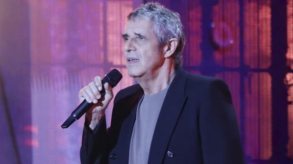 l'histoire déchirante derrière sa chanson en hommage à Robert Badinter