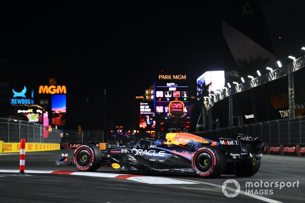 Max Verstappen dans les rues de Las Vegas en 2024.