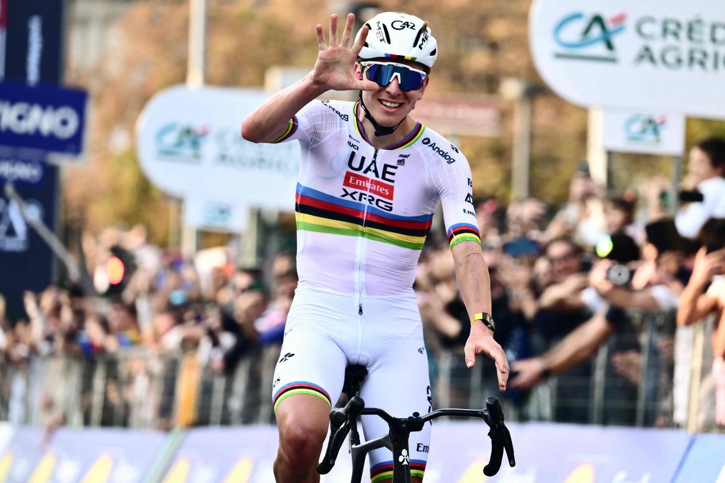 Tadej Pogacar remporte un cinquième Tour de Lombardie d’affilée, ultime maillon de son exceptionnelle saison de classiques