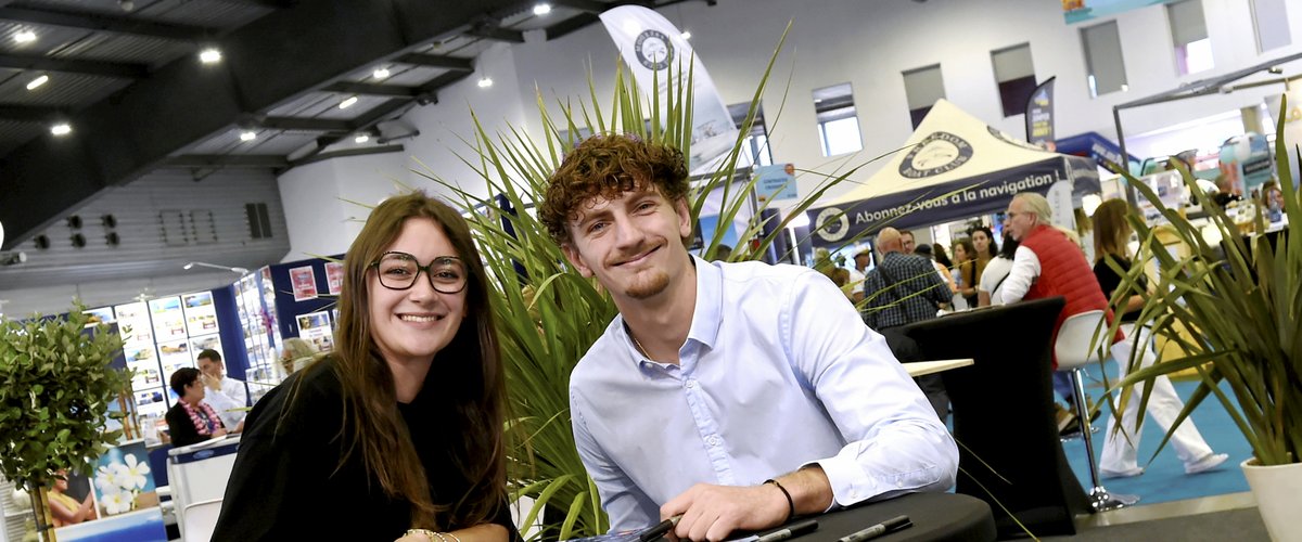Lucas Guigon représente le MHB sur le stand de Midi Libre pendant la foire de Montpellier au parc des Expos