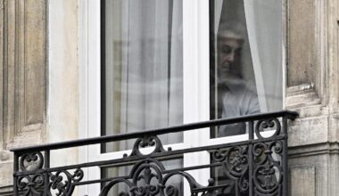 Nicolas Sarkozy a quitté le tribunal après sa convocation en vue de son incarcération ; la date de celle-ci n’a pas été rendue publique
