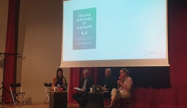 Le 11 octobre au lycée Saint-Jospeh d'Ollioules, l'évêque François Touvet et Magali Menut, déléguée à la lutte contre les abus (tous les deux à droite), présentaient leur dispositif pour acccompagner les victimes d'abus