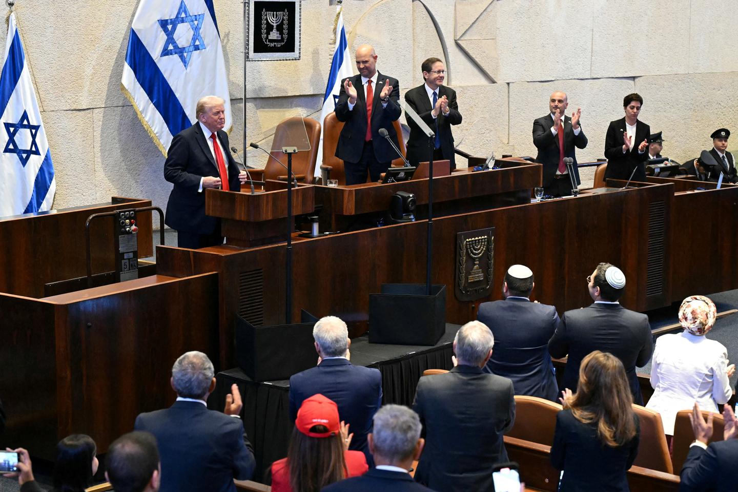 Devant une Knesset enthousiasmée, Donald Trump exalte son rôle de faiseur de paix et promet « espoir, harmonie, opportunité » au Moyen-Orient