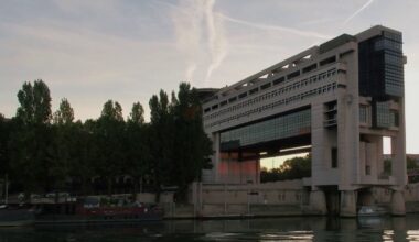 3 000 fonctionnaires en moins, l'État veut couper dans les dépenses