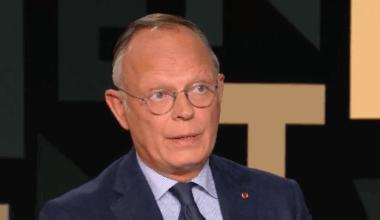 Édouard Philippe plaide pour un départ anticipé d’Emmanuel Macron, la « seule décision digne »
