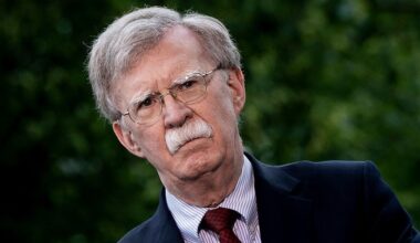 L'ex-conseiller de Donald Trump devenu détracteur du président, John Bolton, inculpé de divulgation et rétention de documents relevant de la défense nationale