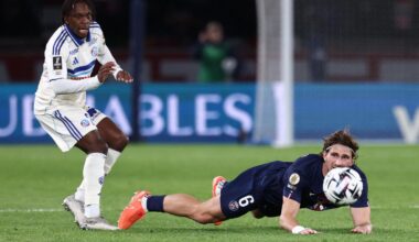 Le Paris Saint-Germain, bousculé par Strasbourg, revient de loin pour accrocher le nul et conserver la première place