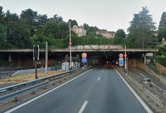le tunnel du rond-point fermé 4 nuits en direction de Firminy