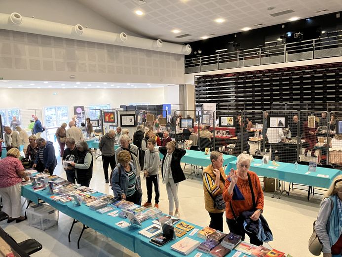 70 auteurs sont en dédicaces au salon du livre