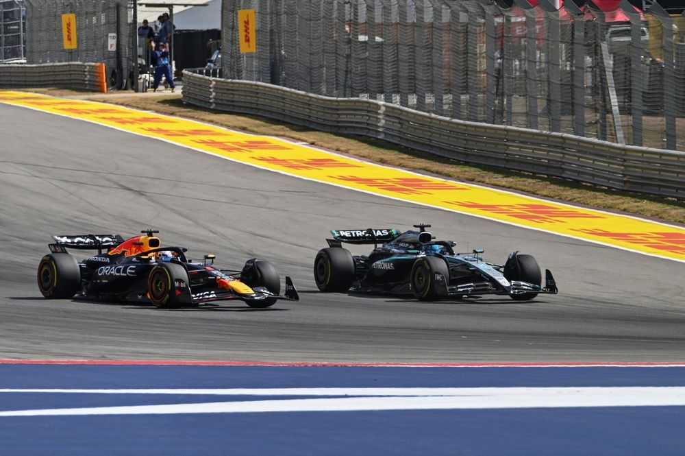 Max Verstappen et George Russell pendant le sprint.