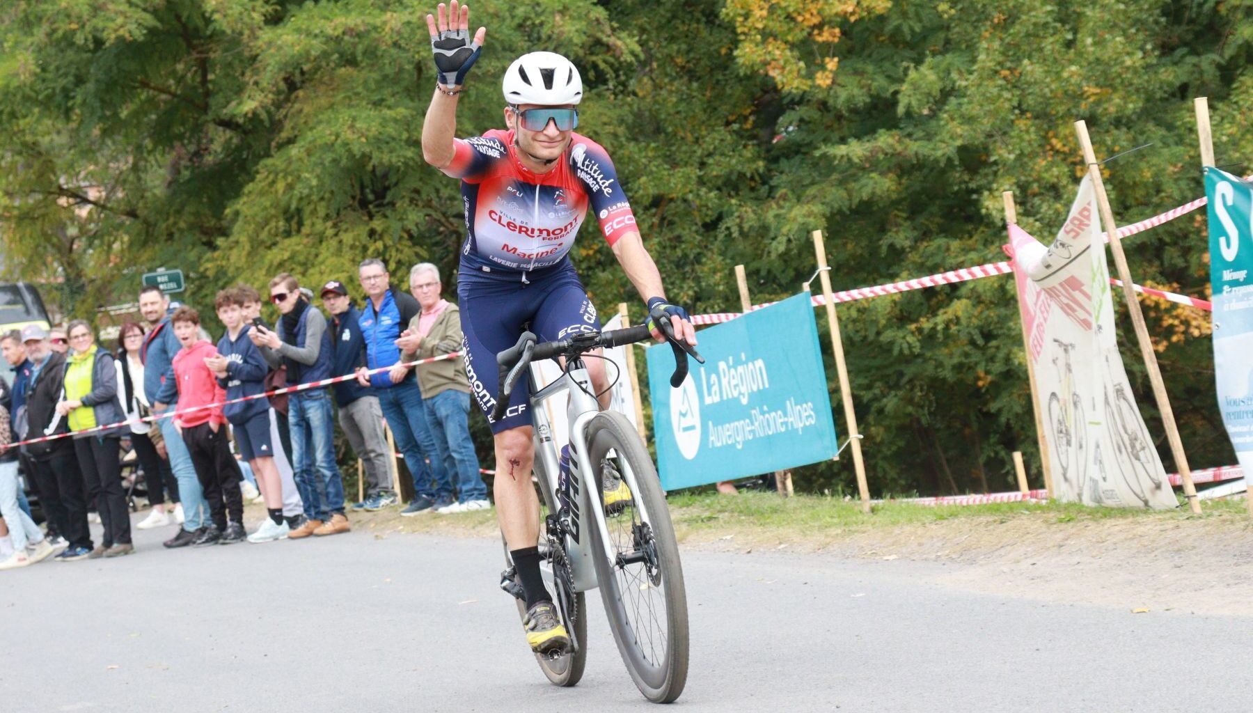 Cyclo-cross de Perrier : Lucas Serrières 1er - Actualité