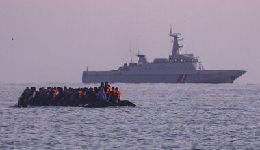 Il dit être victime d'un réseau de traite d'êtres humains géré par des passeurs : expulsé vers la France, un migrant revient en bateau au Royaume-Uni un mois plus tard