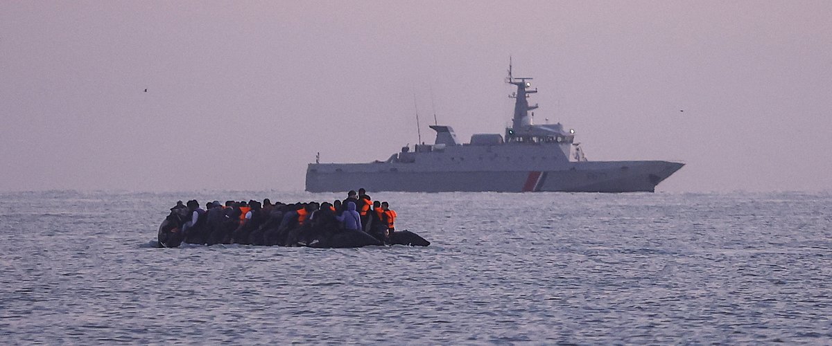 Il dit être victime d'un réseau de traite d'êtres humains géré par des passeurs : expulsé vers la France, un migrant revient en bateau au Royaume-Uni un mois plus tard