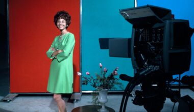 TV5 Monde remet au goût du jour les speakerines et speakers, un concept disparu dans les années 1990