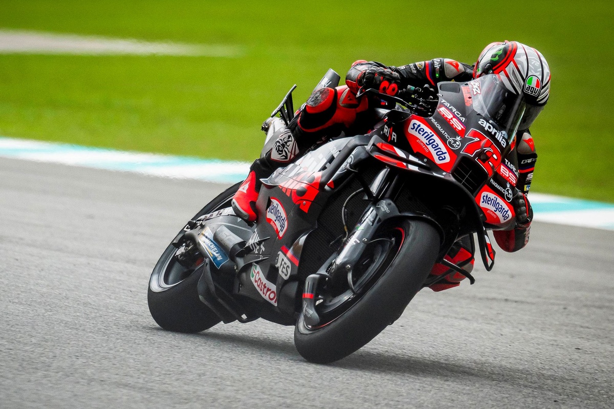 Comment expliquer les difficultés d'Aprilia aux premiers essais de Sepang ?