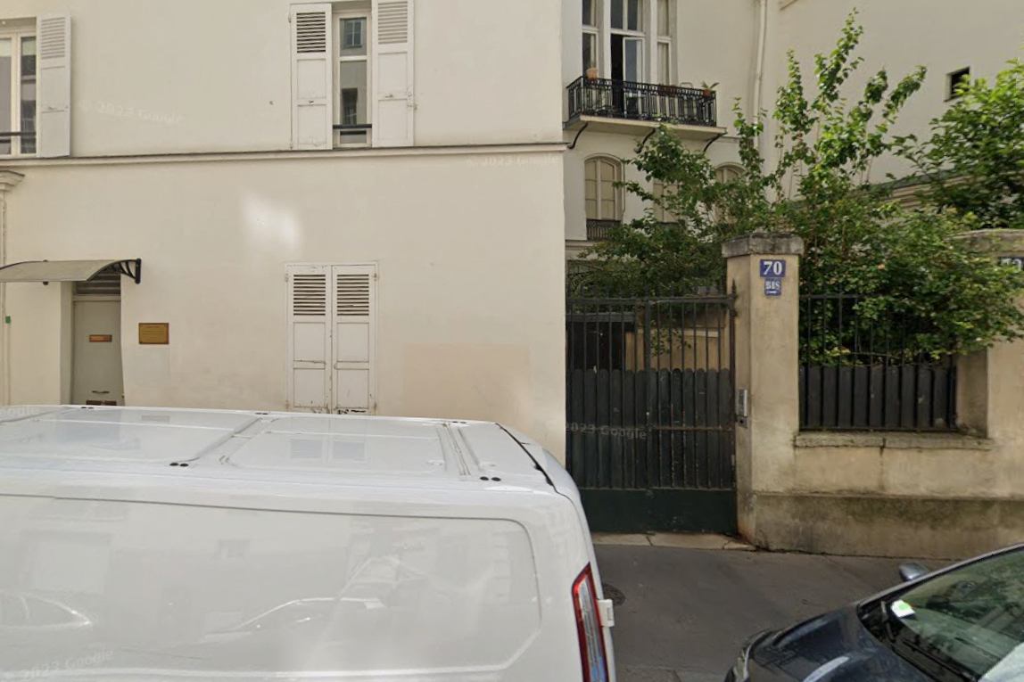 cet immeuble de Montparnasse n'a pas toujours été aussi tranquille, des célébrités le fréquentaient