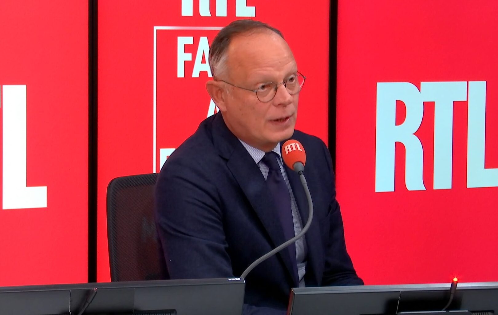 sur RTL, Édouard Philippe appelle Emmanuel Macron à organiser une "présidentielle anticipée" après le vote du budget