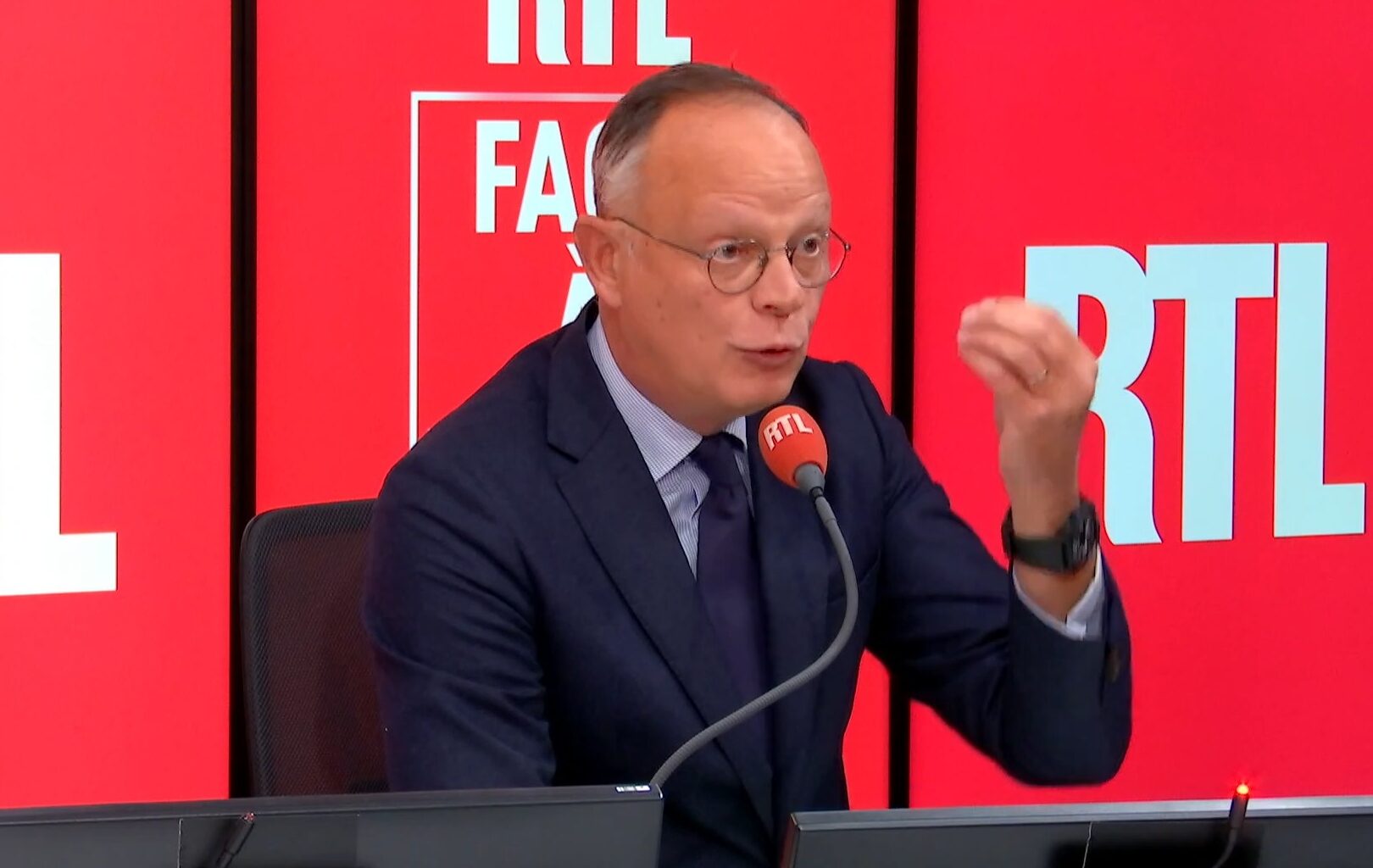 EN DIRECT - Édouard Philippe demande à Emmanuel Macron une élection "présidentielle anticipée" après le vote du budget - RTL.fr