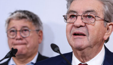 EN DIRECT - Crise politique : "Le départ de Macron est une exigence", martèle Jean-Luc Mélenchon