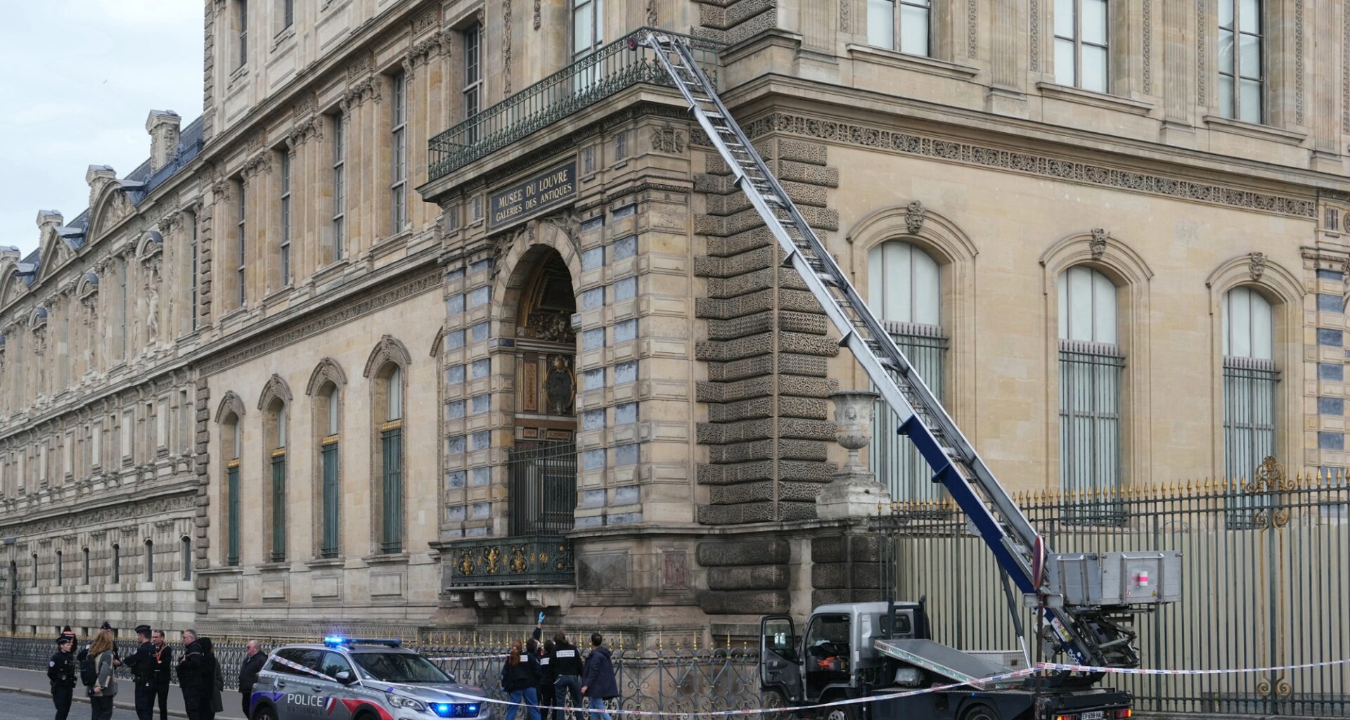 INFO RTL - Cambriolage au Louvre : les bijoux de la galerie d'Apollon transférés à la Banque de France