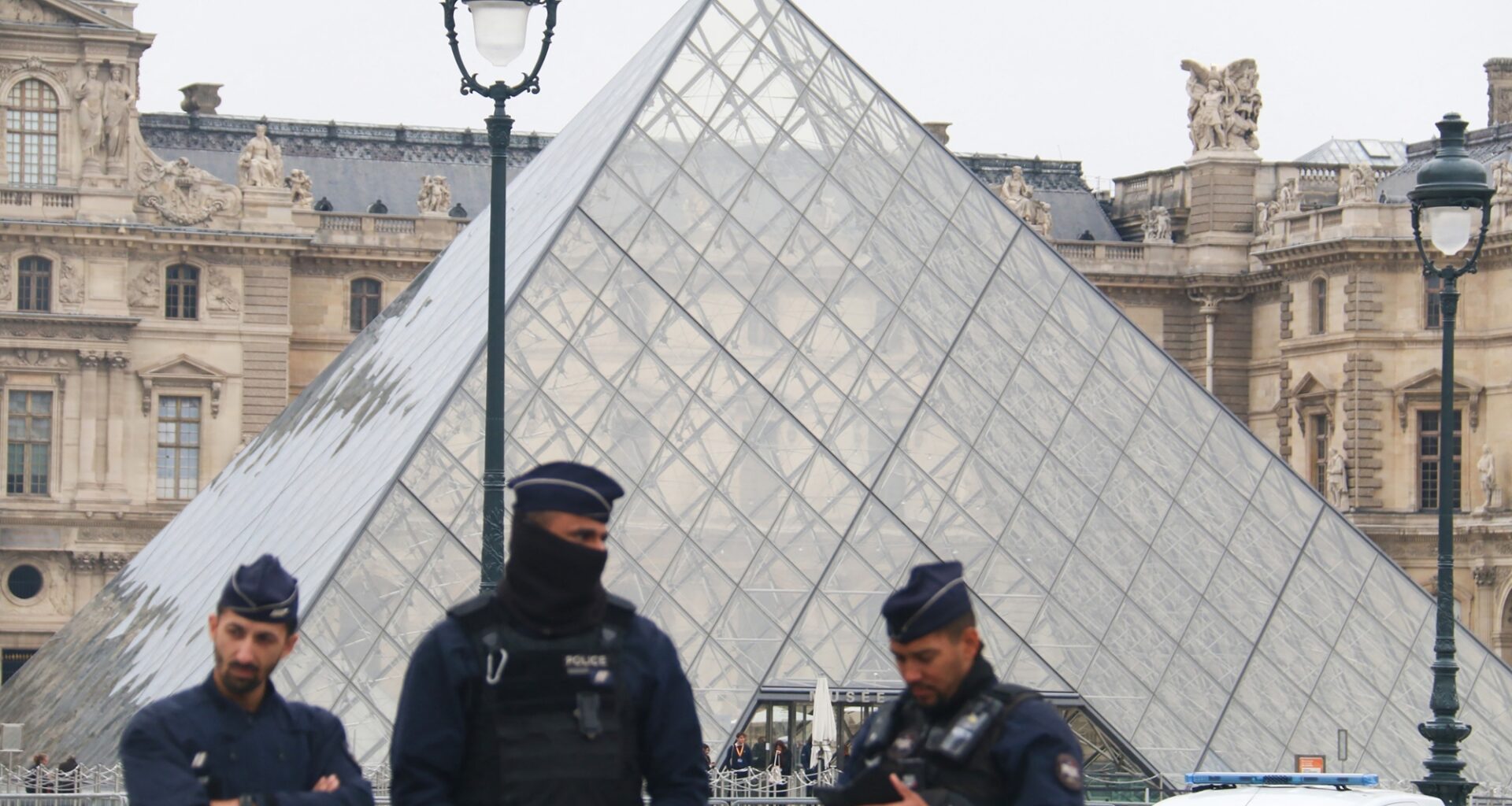 INFO RTL - Cambriolage du Louvre : cinq nouveaux suspects interpellés