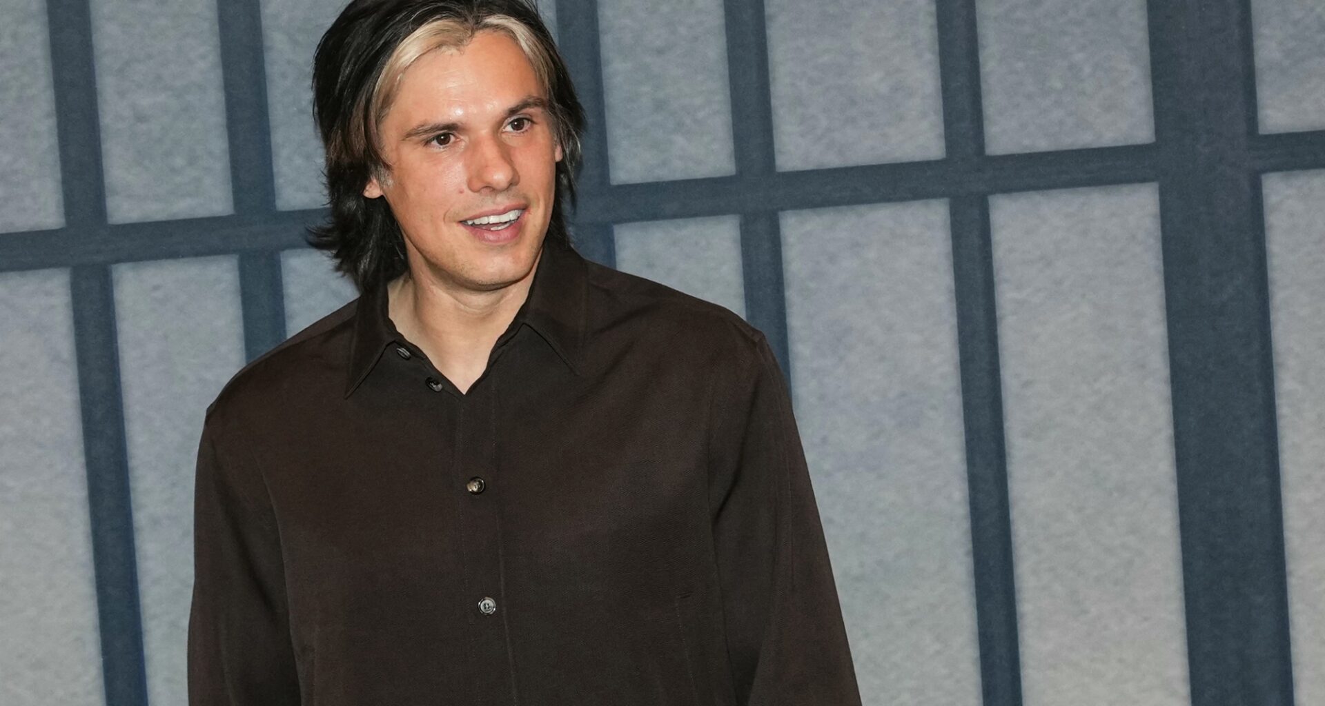 Orelsan annonce un nouvel album le 7 novembre avec beaucoup d'invités et "le feat de ses rêves"