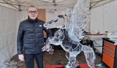 Yssingeaux : avec une sculpture sur glace d'un Chevalier du Zodiaque, il est sacré champion de France