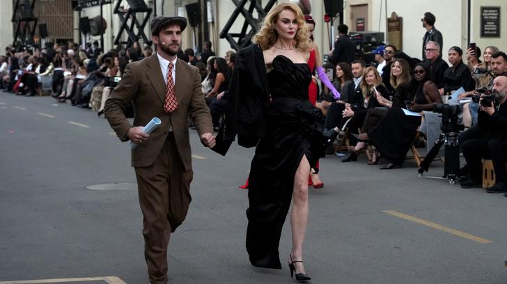 Nicole Kidman a ouvert et fermé le défilé « Vogue World : Hollywood 2025 » aux Paramount Studios à Los Angeles.