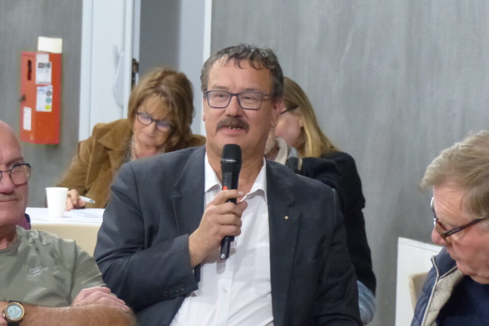 Eric Lardeur, maire de Saint-Etienne du Vauvray demande une approche du projet qui ne soit pas seulement pilotée par SNCF Réseau.