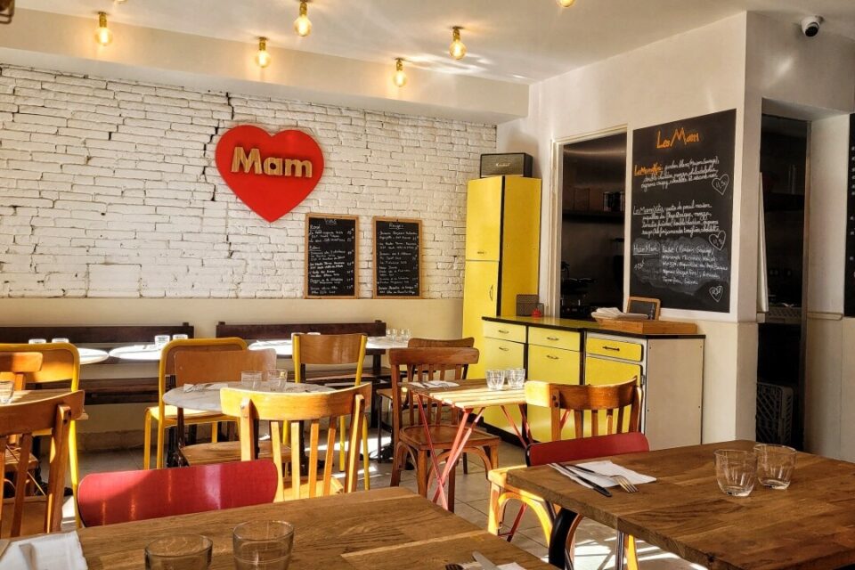 Passion bois et formica, avec un cœur gros comme ça !