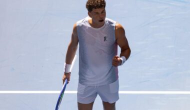 Ben Shelton cueille Andrey Rublev pour gagner sa place en quarts de finale du Rolex Paris Masters... et se qualifier pour le Masters