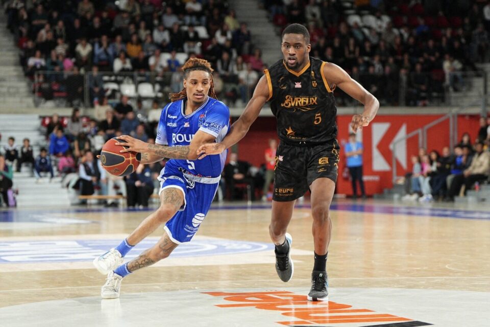 Contenu à 2 points à la pause, Trayvon Croft (ici face à Birahima Sylla) a fait basculer le match autour de la 35e minute.